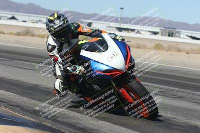 media/Oct-30-2025-Racers Edge (Thu) [[dabbdaf680]]/3-B Group/Session 3 (Turn 15 Inside)/